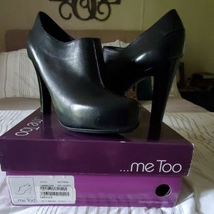 mee too  size 8 black leather shoe